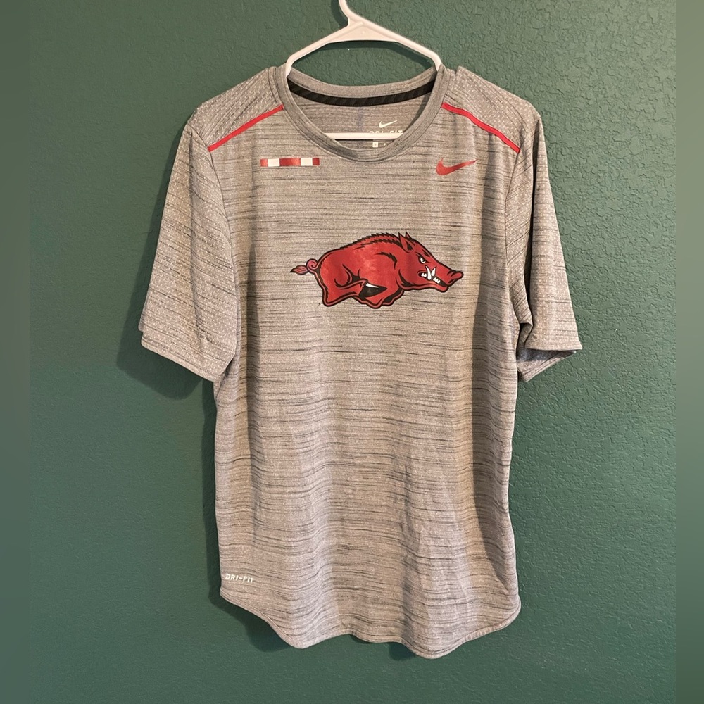 Nike Arkansas Razorbacks Size Small Men’s Dri-fit gray T-shirt